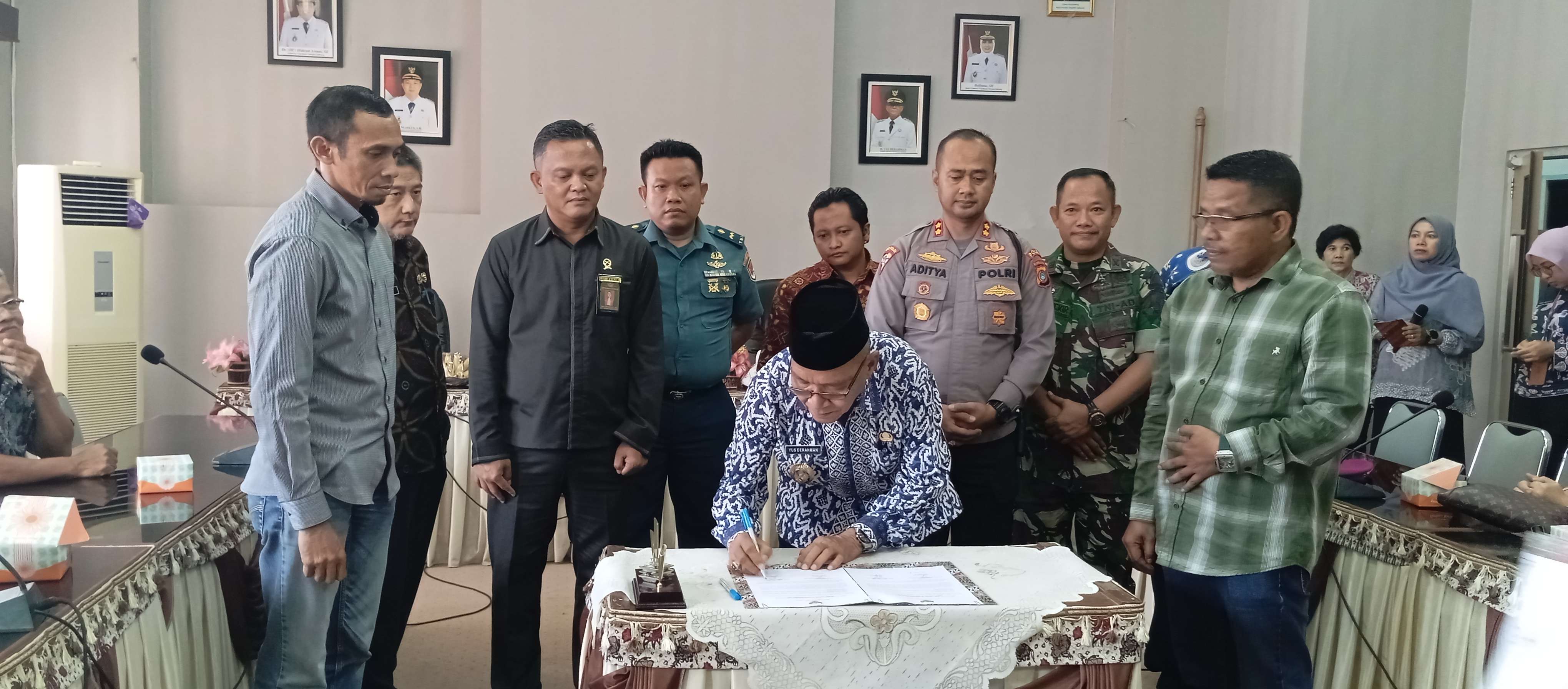 Serah Terima Dana Bantuan Parpol