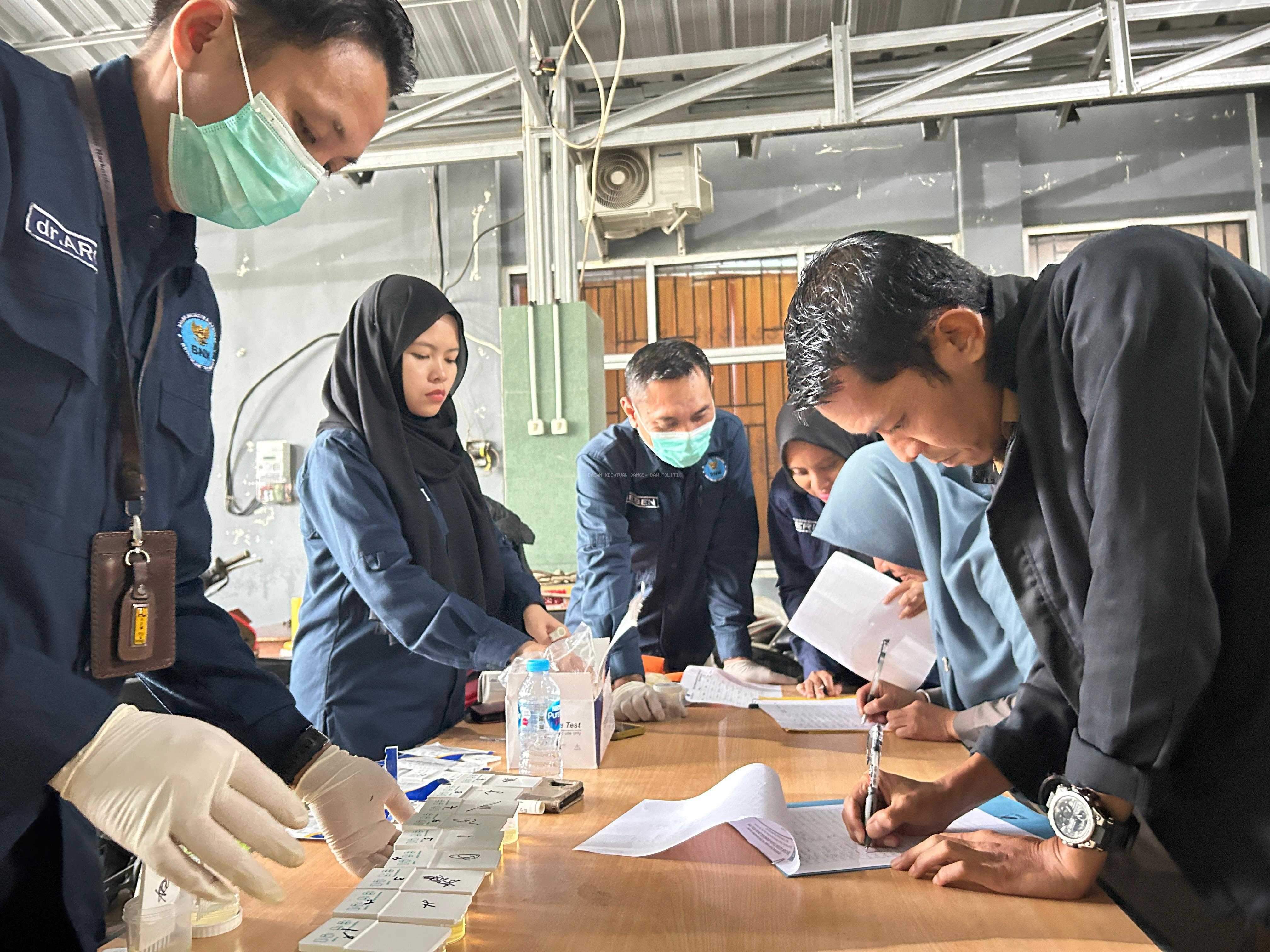 100 ORANG PEGAWAI BANGKA BARAT JALANI TES URINE 