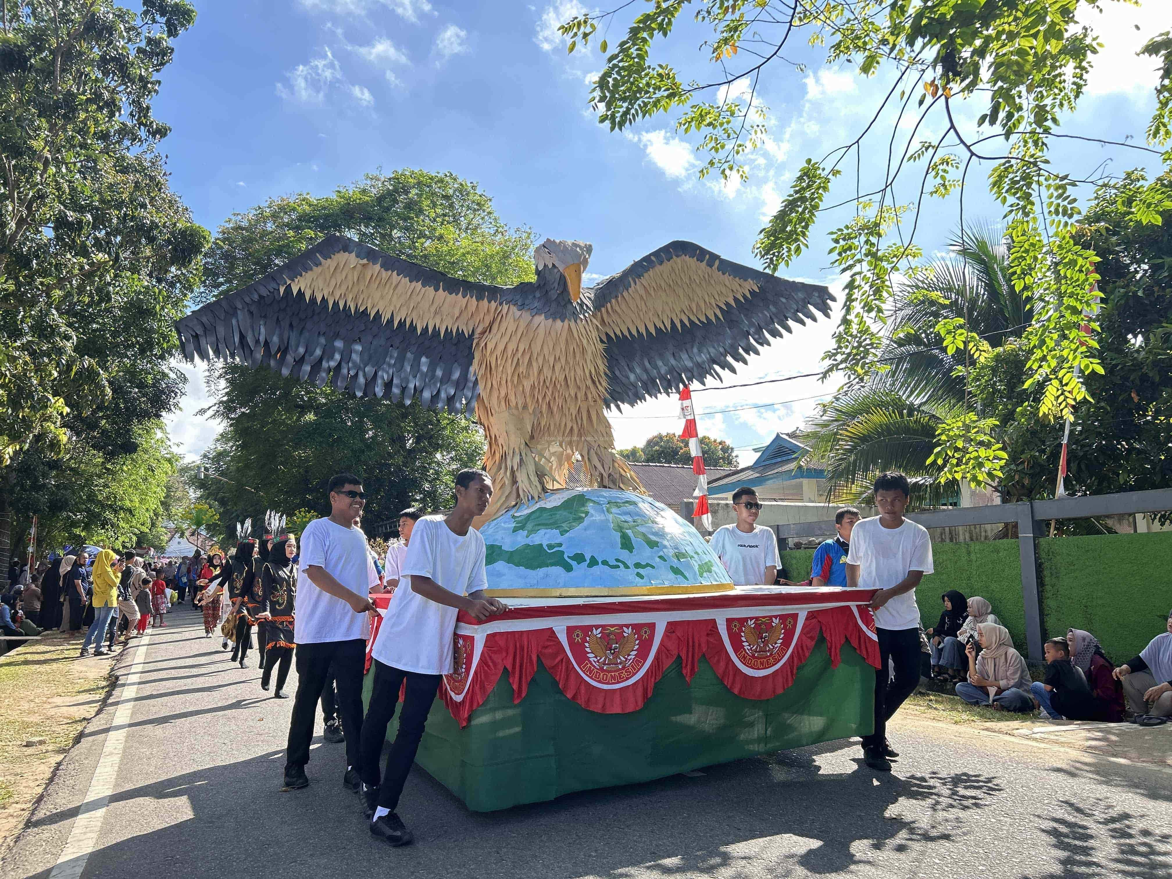 Pawai HUT RI 2026 Bangka Barat Finish di Perpusda, Warga Diajak Kenali Layanan Lengkap Mall Pelayanan Publik